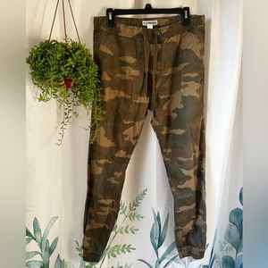 Mens Express Camo Joggers Size 32